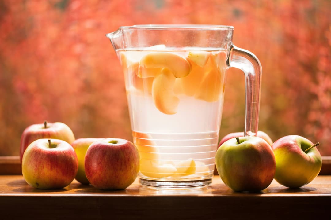 Lag hjemmelaget saft av bær og frukt – enkel oppskrift